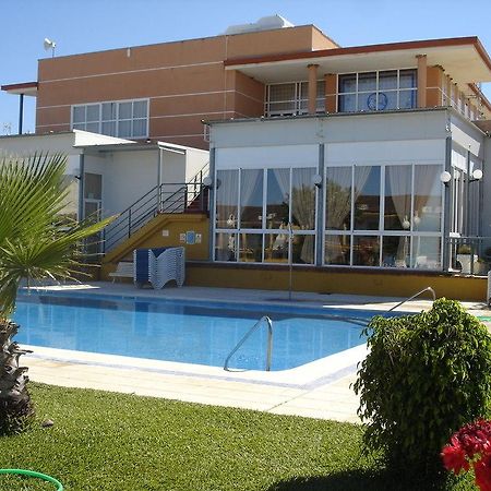 Hotel Jm Jardin De La Reina Гильена Экстерьер фото