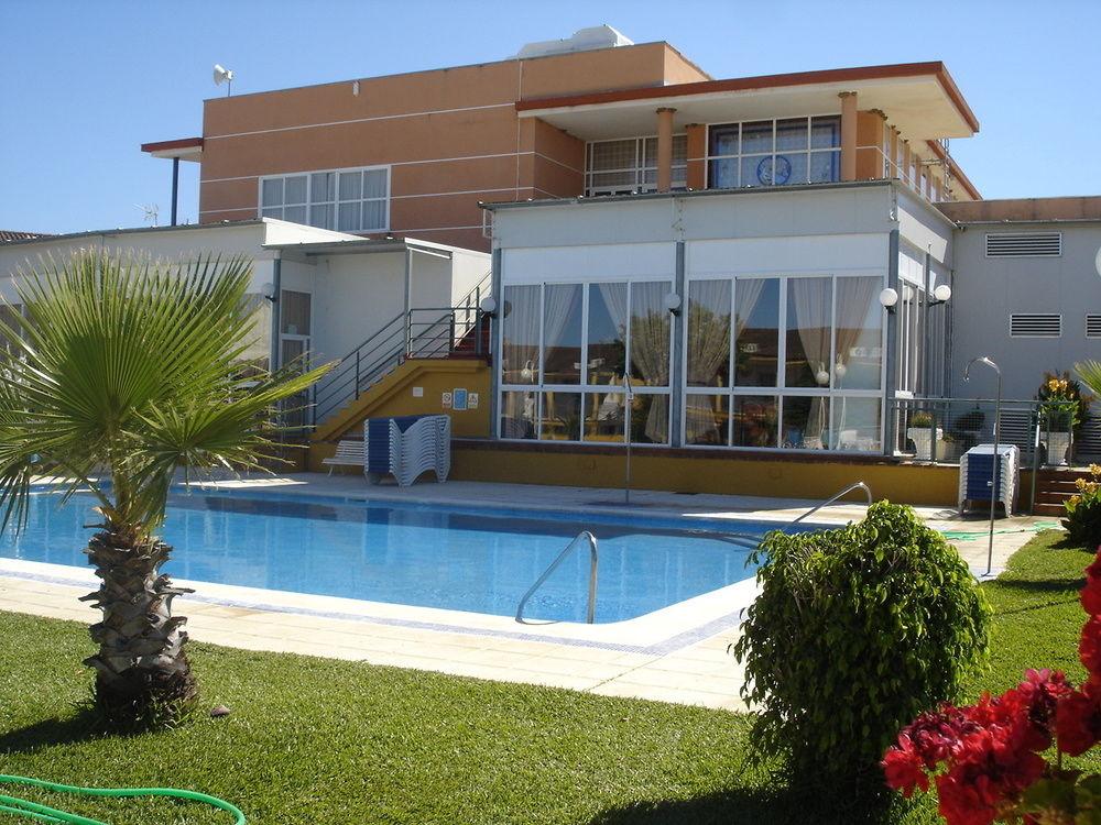 Hotel Jm Jardin De La Reina Гильена Экстерьер фото