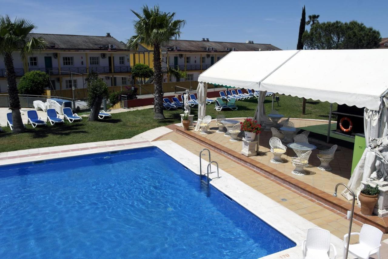Hotel Jm Jardin De La Reina Гильена Экстерьер фото