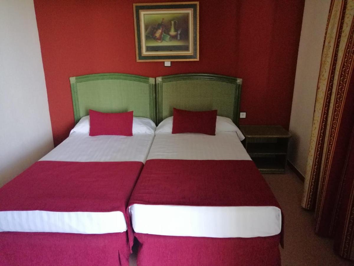 Hotel Jm Jardin De La Reina Гильена Экстерьер фото