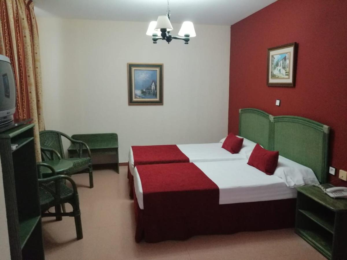 Hotel Jm Jardin De La Reina Гильена Экстерьер фото
