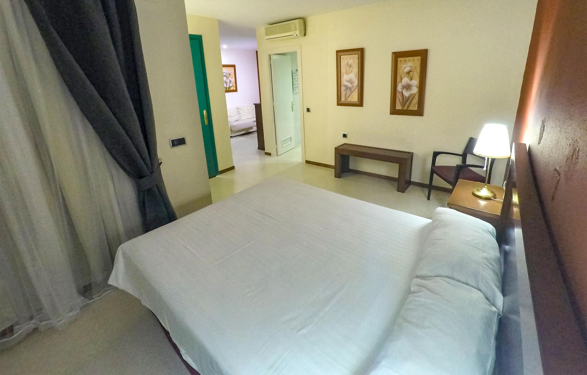 Hotel Jm Jardin De La Reina Гильена Экстерьер фото
