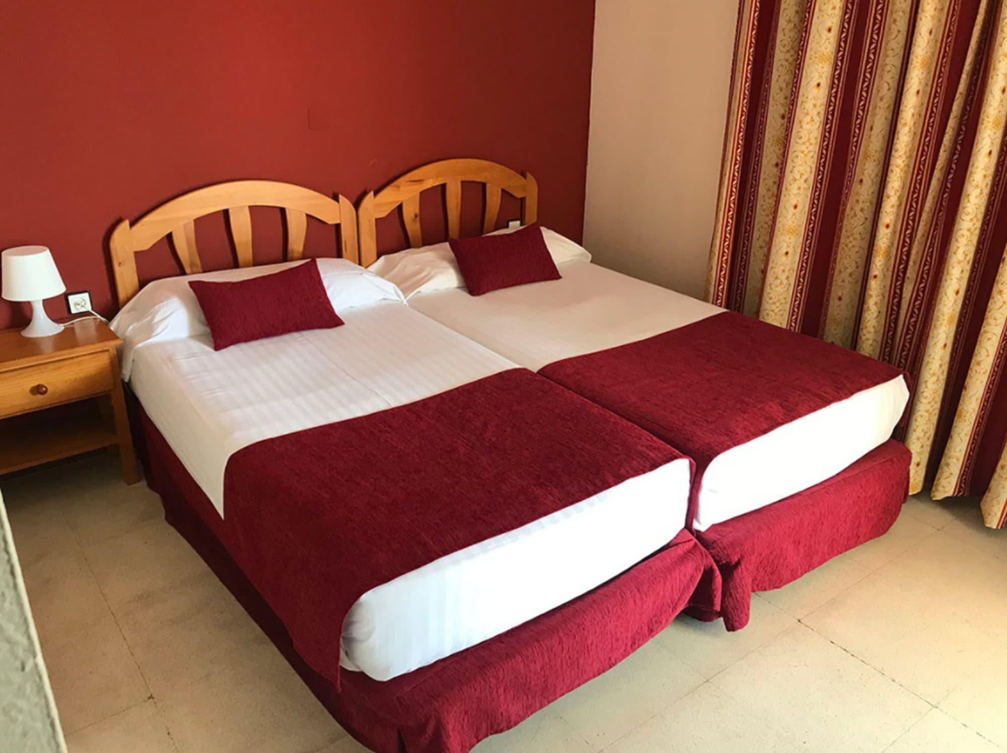 Hotel Jm Jardin De La Reina Гильена Экстерьер фото